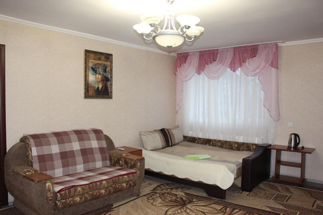 Kak V Gostinice Hadiach Exterior photo
